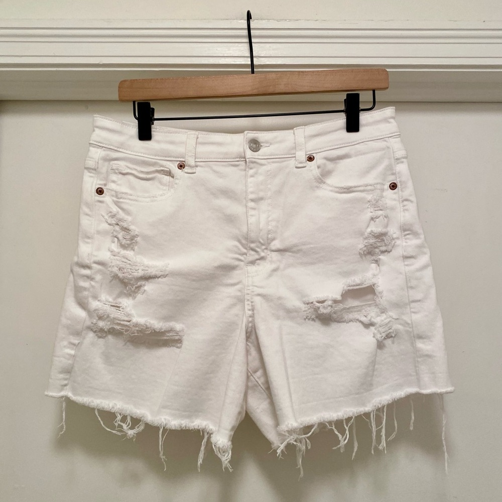 American Eagle Mom Short Women’s size 10 White Distressed high rise